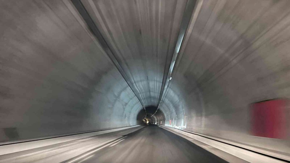 ULAŞTIRMA VE ALTYAPI BAKANI ADİL KARAİSMAİLOĞLU, YENİ ZİGANA TÜNELİ İNŞAATINDA SONA GELİNDİĞİNİ BELİRTEREK "2023 YILI NİSAN AYINDA BÜTÜN İMALATLARIMIZI TAMAMLAYIP ZİGANA TÜNELİMİZİ HİZMETE AÇMAYI HEDEFLİYORUZ" DEDİ
