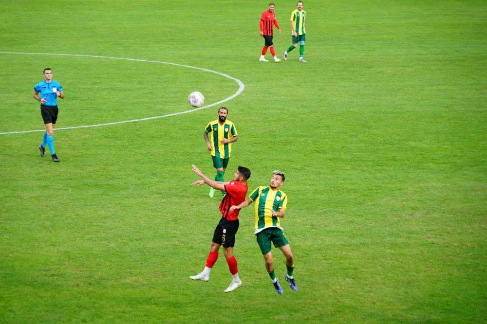 TFF 2. LİG KIRMIZI GRUP 9.HAFTASINDA GMG KASTAMONUSPOR: 2 - ADIYAMAN FK: 2