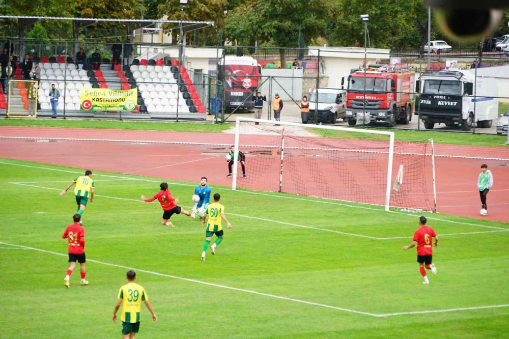 TFF 2. LİG KIRMIZI GRUP 9.HAFTASINDA GMG KASTAMONUSPOR: 2 - ADIYAMAN FK: 2