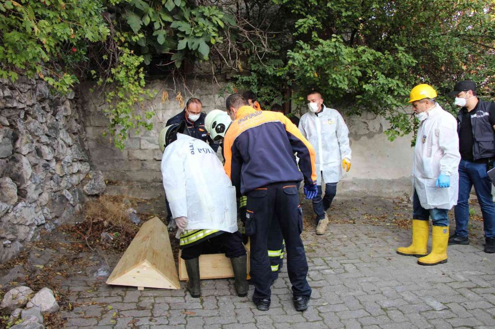AMASYA'DA YAŞAYAN CAHİT KOL, YALNIZ YAŞADIĞI EVİNDE ELEKTRİKLİ ISITICININ DEVRİLMESİ SONUCU ÇIKAN YANGINDA HAYATINI KAYBETTİ
