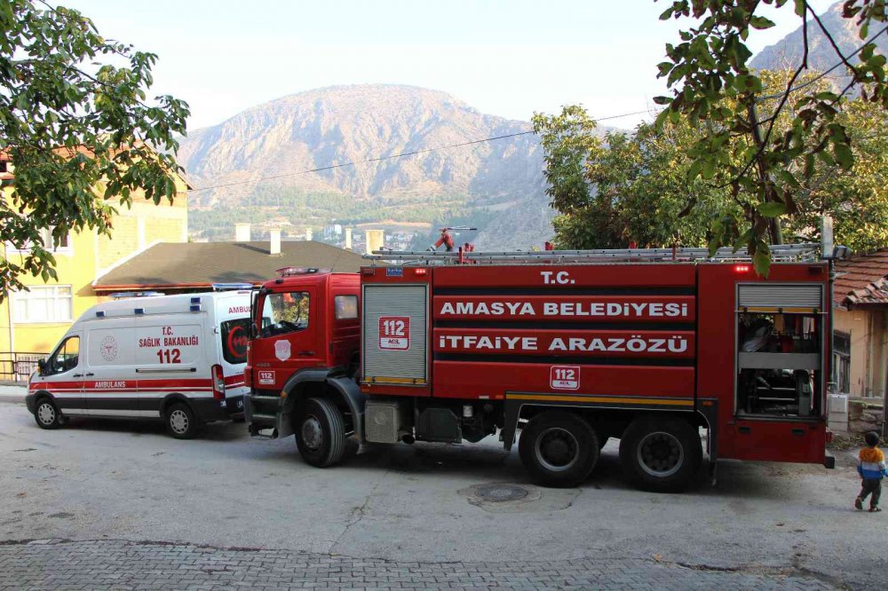 AMASYA'DA YAŞAYAN CAHİT KOL, YALNIZ YAŞADIĞI EVİNDE ELEKTRİKLİ ISITICININ DEVRİLMESİ SONUCU ÇIKAN YANGINDA HAYATINI KAYBETTİ