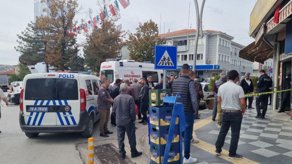 ÇORUM'UN SUNGURLU İLÇESİNDE 2 AİLE ARASINDA ÇIKAN SİLAHLI ÇATIŞMADA, 1'İ KADIN 2 KİŞİ YARALANDI