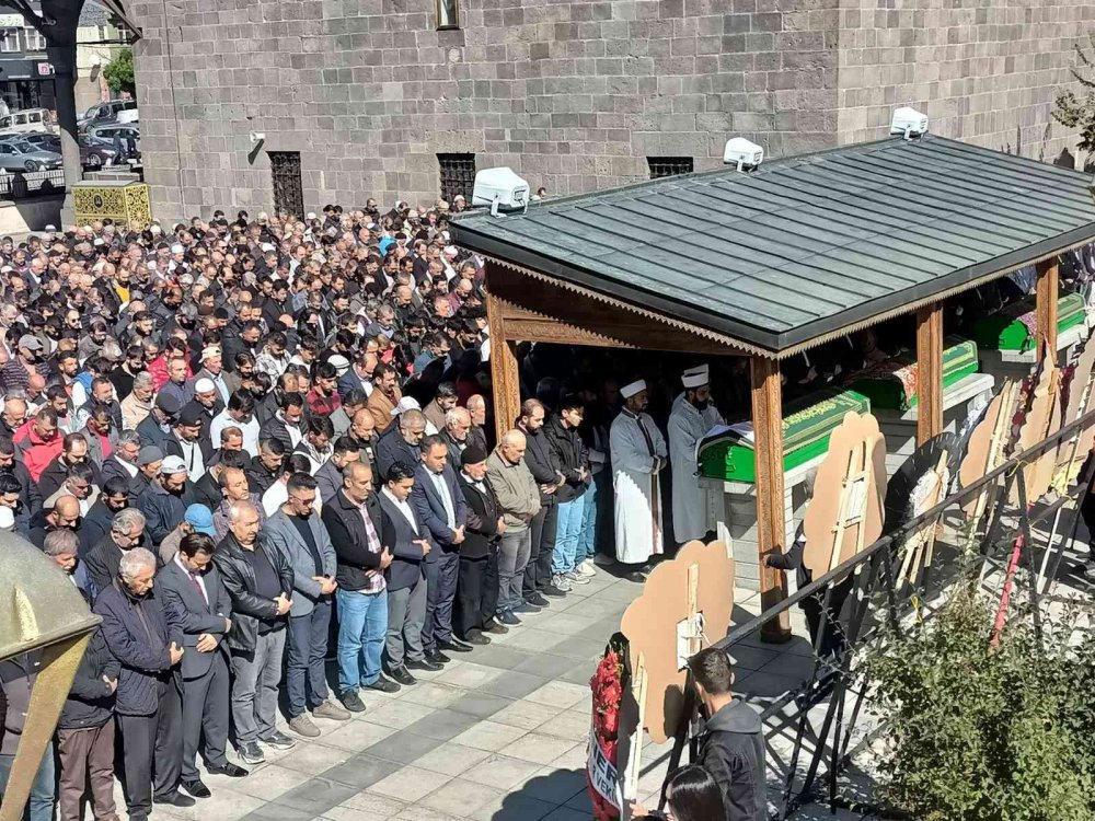 ERZURUM'DA İNŞAATIN ÖNÜNDE CESEDİ BULUNAN DİLARA KÖÇ'ÜN ÖLÜMÜYLE İLGİLİ GÖZALTINA ALINAN 4 KİŞİDEN 1'İ TUTUKLANDI