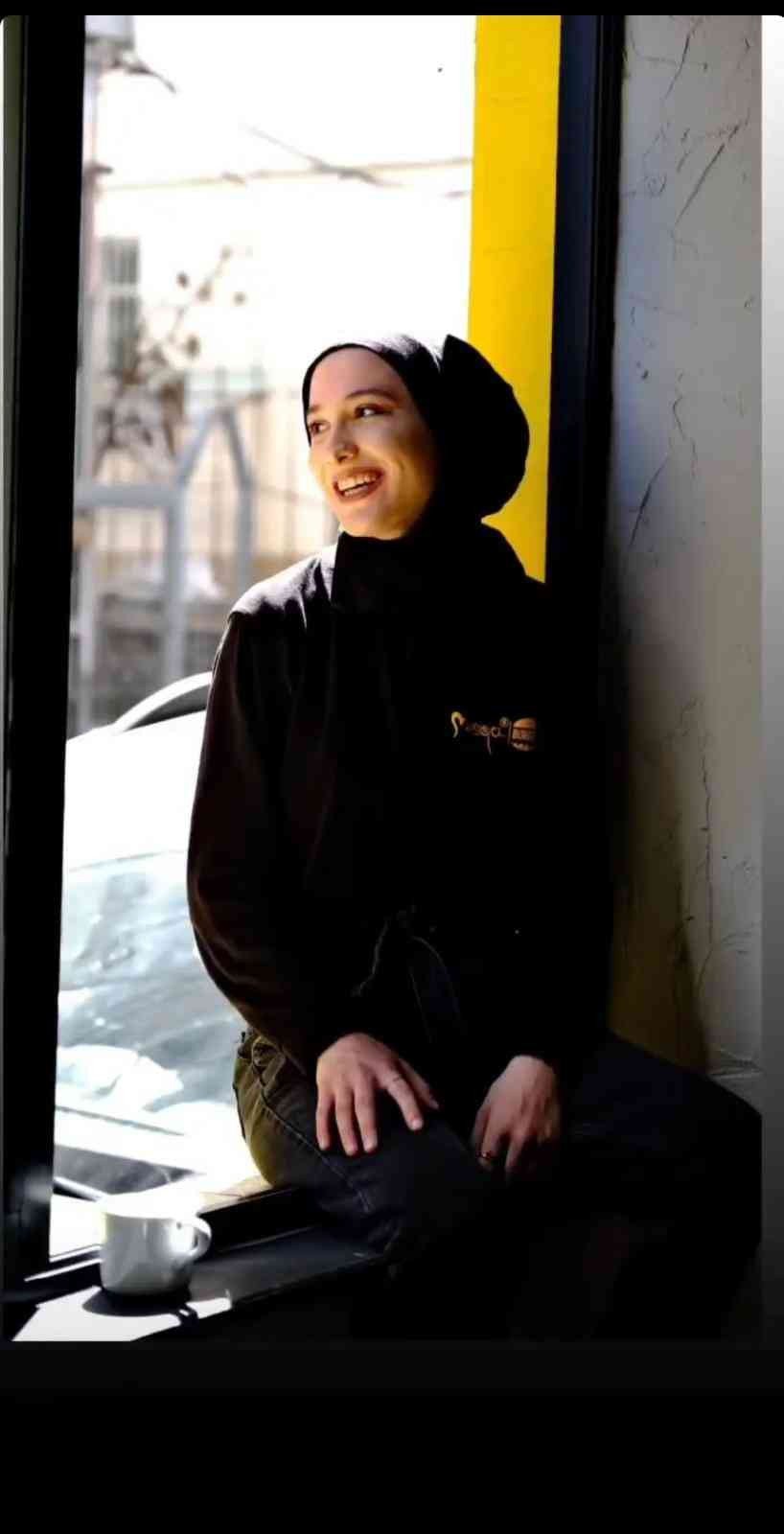 ERZURUM'DA İNŞAATIN ÖNÜNDE CESEDİ BULUNAN DİLARA KÖÇ'ÜN ÖLÜMÜYLE İLGİLİ GÖZALTINA ALINAN 4 KİŞİDEN 1'İ TUTUKLANDI