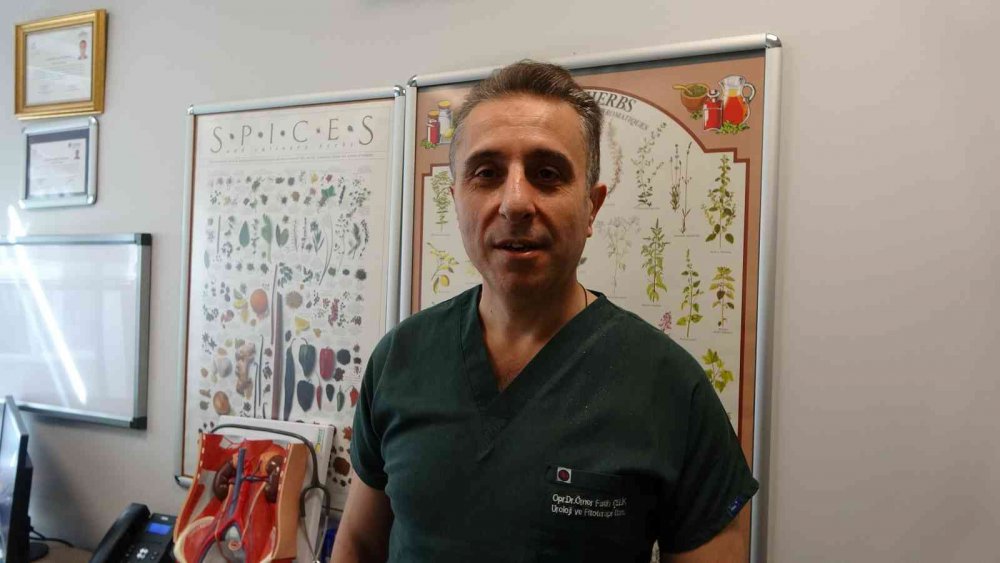 SİYAH ÇAYIN İNSAN SAĞLIĞI ÜZERİNDE OLUMLU ETKİLERİNİN OLDUĞU GÜNDE İKİ VEYA DAHA FAZLA FİNCAN SİYAH ÇAY İÇENLERİN ANİ ÖLÜM RİSKİNİN İÇMEYENLERE GÖRE YÜZDE 9 İLA YÜZDE 12 ORANINDA DAHA DÜŞÜK OLDUĞU BELİRTİLDİ