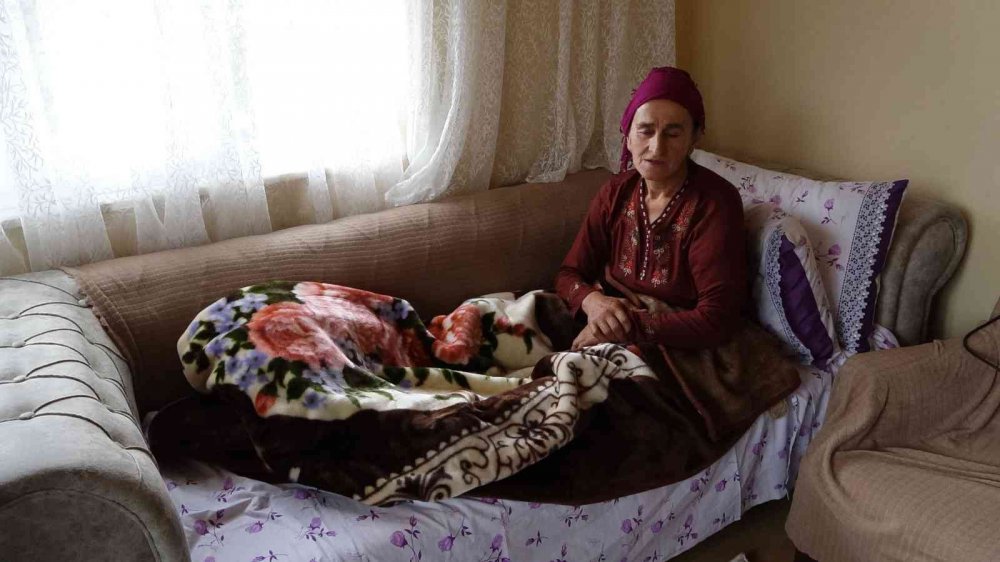 TRABZON’DA TÜM UYARILARA RAĞMEN YORGUN MERMİ VAKALARI BİTMİYOR. TONYA İLÇESİNDE SOL OMZUNA YORGUN MERMİ İSABET EDEN KADIN NEREDEYSE CANINDAN OLUYORDU