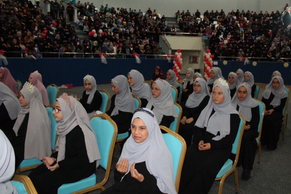 BAYBURT'TA KUR'AN KURSLARINDA KUR'AN-I KERİM'İ EZBERLEYEN 263 HAFIZA DİPLOMALARI DÜZENLENEN HAFIZLIK İCAZET TÖRENİNDE VERİLDİ , ÇAYTV CANLI YAYINLADI