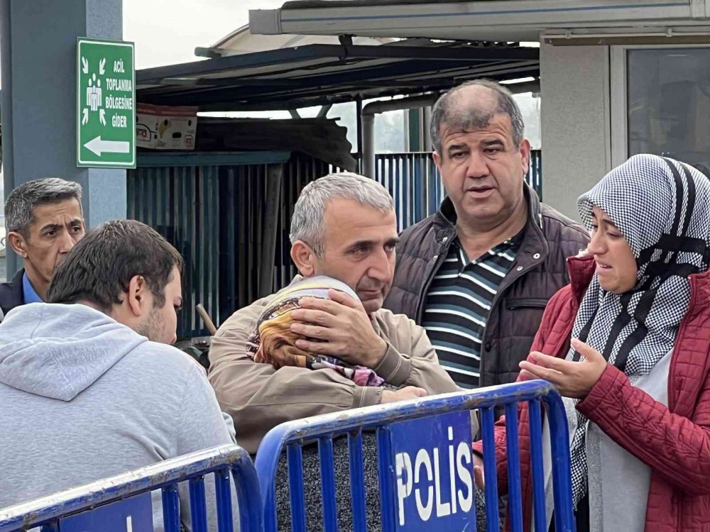 BARTIN'IN AMASRA İLÇESİNDE MEYDANA GELEN GRİZU PATLAMASINDA YAKINLARI BULUNANLAR, BARTIN DEVLET HASTANESİ'NDE BEKLEYİŞİNİ SÜRDÜRÜYOR