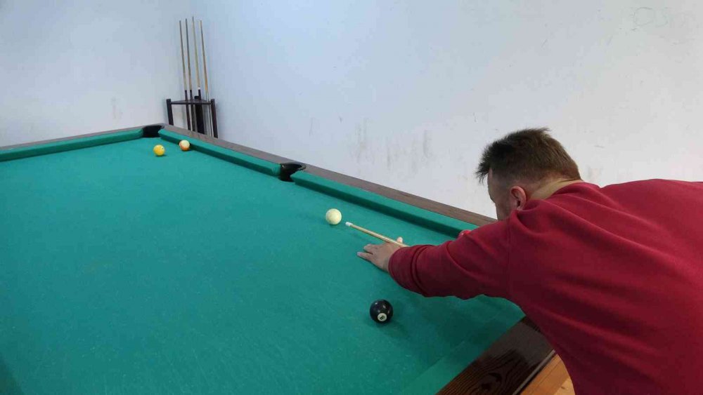 RİZELİ GURBETÇİ NAZIM KALYONCU OKUDUĞU MERKEZE BAĞLI KIRKLARTEPE KÖYÜNDEKİ İLKOKULU KÖYÜ İÇİN SEVGİ KONAĞINA DÖNÜŞTÜREREK HER YAŞTAN İNSANIN KULLANABİLECEĞİ BİR BİNA HALİNE GETİRDİ