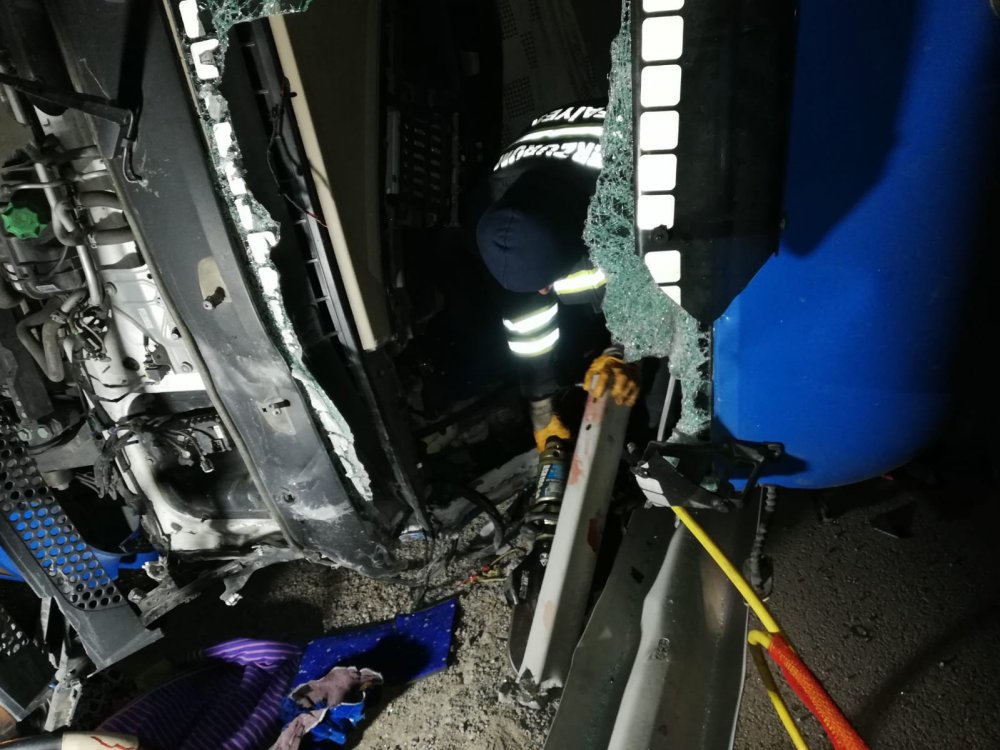 ERZURUM'UN AŞKALE İLÇESİNDE MEYDANA GELEN TRAFİK KAZASINDA 1 KİŞİ HAYATINI KAYBETTİ, 1 KİŞİ DE AĞIR YARALANDI