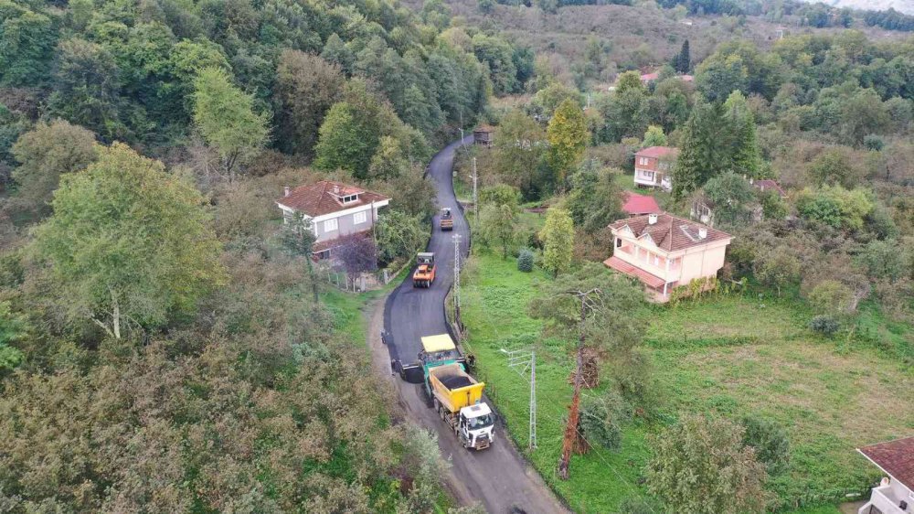 ORDU BÜYÜKŞEHİR BELEDİYESİ TARAFINDAN ÜNYE İLÇESİNİN 4 MAHALLESİNDE 5 KİLOMETRELİK YOLDA SICAK ASFALT ÇALIŞMASI BAŞLATILDI