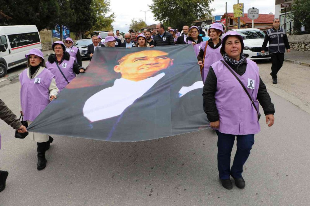 KARABÜK'ÜN SAFRANBOLU İLÇESİNDE SAFRAN HASADI FESTİVALİ’NİN 6’NCISI KORTEJ YÜRÜYÜŞÜ İLE BAŞLADI