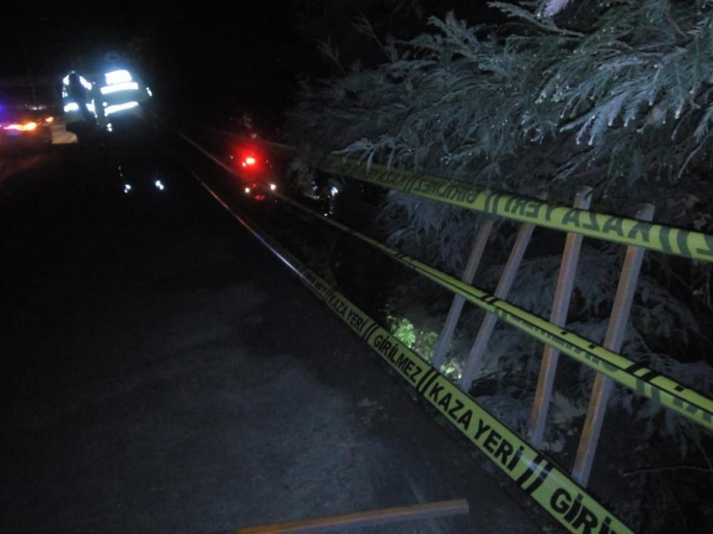 RİZE'DEN TRABZON İSTİKAMETİNE GİTMEKTE OLAN YAHYA BİRİNCİ  YÖNETİMİNDEKİ ARAÇ KAZA YAPTI. KAZADA İŞADAMI YAHYA BİRİNCİ HAYATINI KAYBEDERKEN, LÜKS JİP HURDAYA DÖNDÜ