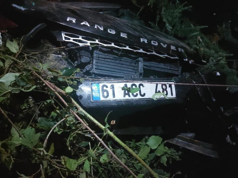 RİZE'DEN TRABZON İSTİKAMETİNE GİTMEKTE OLAN YAHYA BİRİNCİ  YÖNETİMİNDEKİ ARAÇ KAZA YAPTI. KAZADA İŞADAMI YAHYA BİRİNCİ HAYATINI KAYBEDERKEN, LÜKS JİP HURDAYA DÖNDÜ