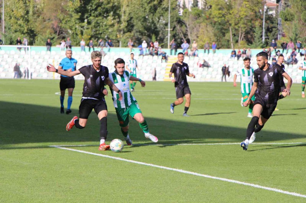 TFF 3. LİG 1.GRUP MÜCADELESİNDE : AMASYASPOR: 1 - HACETTEPE 1945: 1
