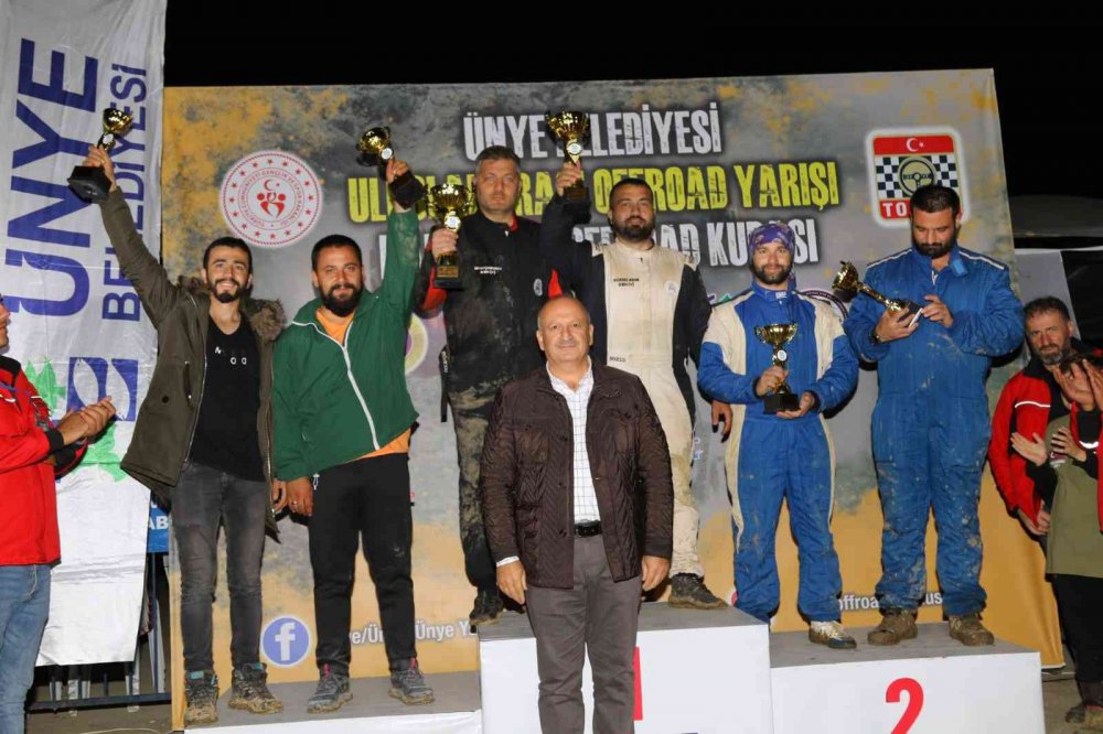 ORDU'NUN ÜNYE İLÇESİNDE YAPILAN "ULUSLARARASI KARADENİZ OFF-ROAD KUPASI" NEFES KESEN YARIŞLARA SAHNE OLDU