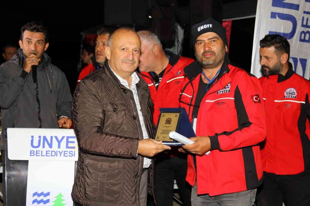 ORDU'NUN ÜNYE İLÇESİNDE YAPILAN "ULUSLARARASI KARADENİZ OFF-ROAD KUPASI" NEFES KESEN YARIŞLARA SAHNE OLDU