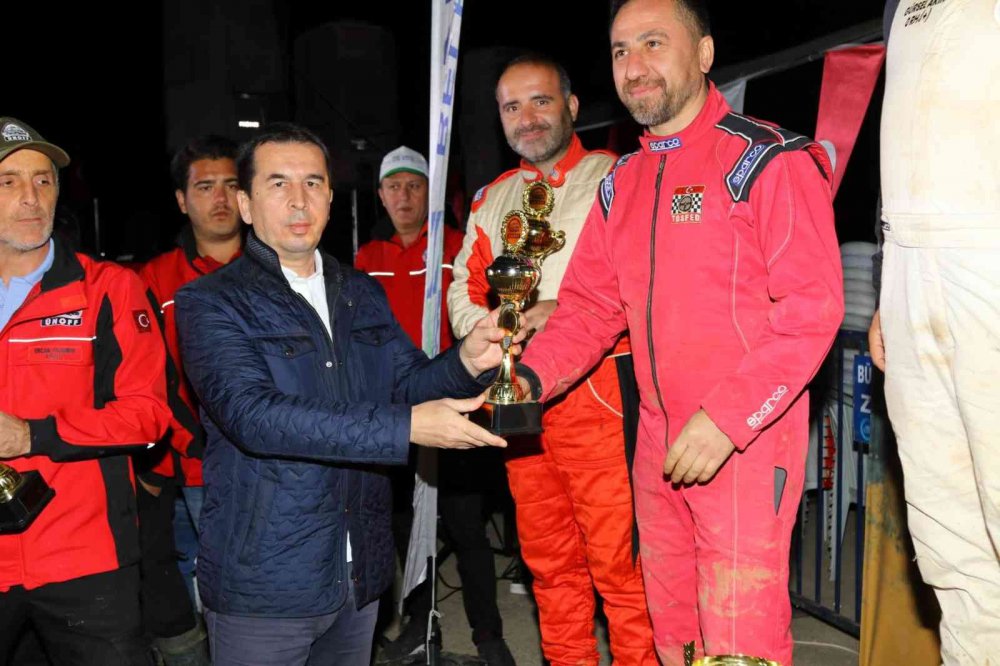 ORDU'NUN ÜNYE İLÇESİNDE YAPILAN "ULUSLARARASI KARADENİZ OFF-ROAD KUPASI" NEFES KESEN YARIŞLARA SAHNE OLDU