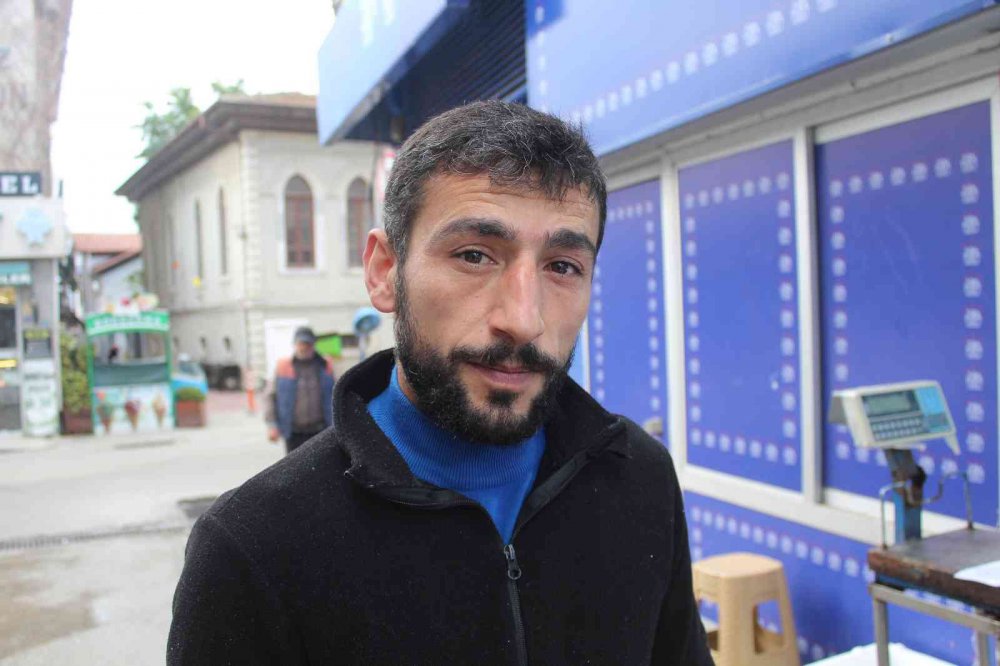 SİNOP'TA BALIKÇILARIN AĞLARINA TAKILAN VE NADİR RASTLANAN 3 KİLOGRAMLIK KIRLANGIÇ BALIĞI, KİLOSU 230 TL'DEN SATIŞA SUNULDU