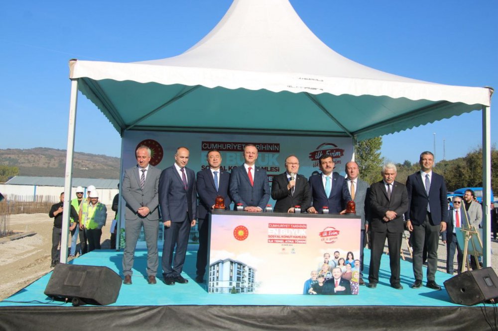 CUMHURBAŞKANI RECEP TAYYİP ERDOĞAN'IN VİDEO KONFERANSLA KATILDIĞI PROGRAMDA ÇEVRE, ŞEHİRCİLİK VE İKLİM BAKANLIĞI'NCA 500 BİN SOSYAL KONUT PROJESİ DOĞRULTUSUNDA EŞ ZAMANLI TEMEL ATMA TÖRENİ GERÇEKLEŞTİRİLDİ