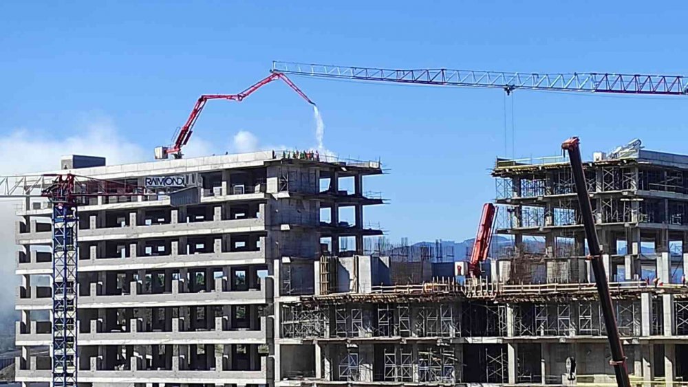 ORDU'DA YAPIMI DEVAM EDEN 900 YATAKLI ŞEHİR HASTANESİNİN İNŞAATINDA YANGIN ÇIKTI.. İŞÇİLERİN VE İTFAİYE EKİPLERİNİN YOĞUN UĞRAŞLARI SONUCU YANGIN KISA SÜREDE KONTROL ATINA ALINARAK SÖNDÜRÜLDÜ