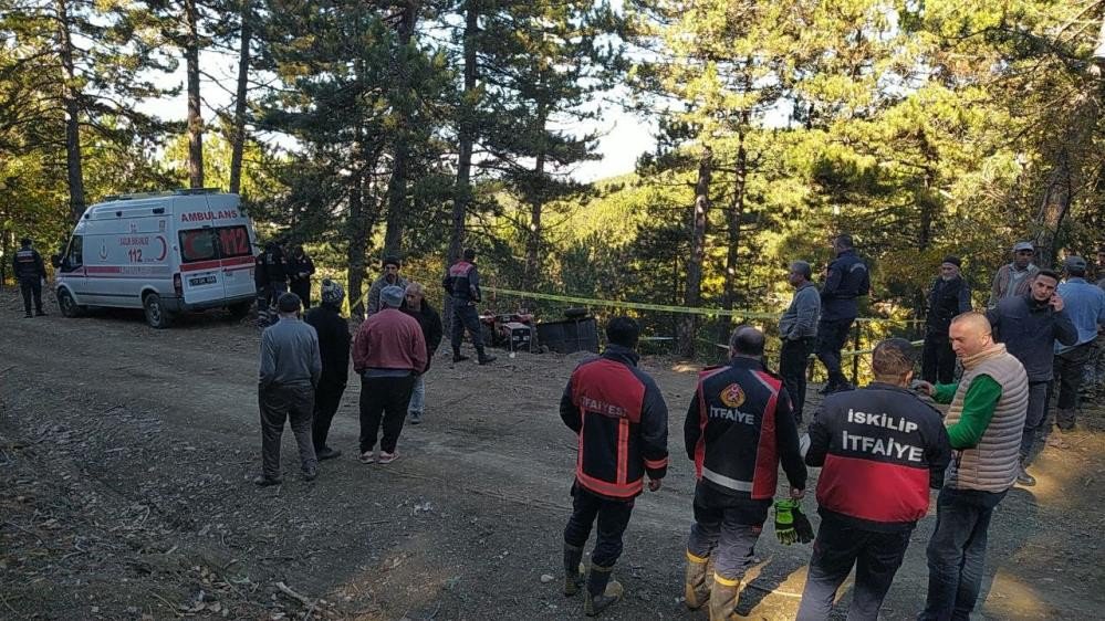 ÇORUM'UN İSKİLİP İLÇESİNDEKİ TRAKTÖR KAZASINDA HAYATINI KAYBEDEN VATANDAŞIN HUSUMETLİSİ TARAFINDAN VURULARAK ÖLDÜRÜLDÜĞÜ ORTAYA ÇIKTI