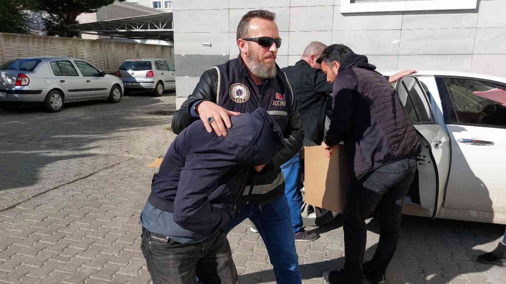 SAMSUN'DA SİGARA VE TÜTÜN MAMULLERİ KAÇAKÇILIĞIYLA İLGİLİ "DUMAN-2" ADI VERİLEN OPERASYONDA 18 KİŞİ GÖZALTINA ALINDI