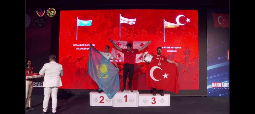 DÜNYA BİLEK GÜREŞİ ŞAMPİYONASI'NA KATILAN KAĞITSPOR'UN SPORCULARI 9 MADALYA KAZANDI