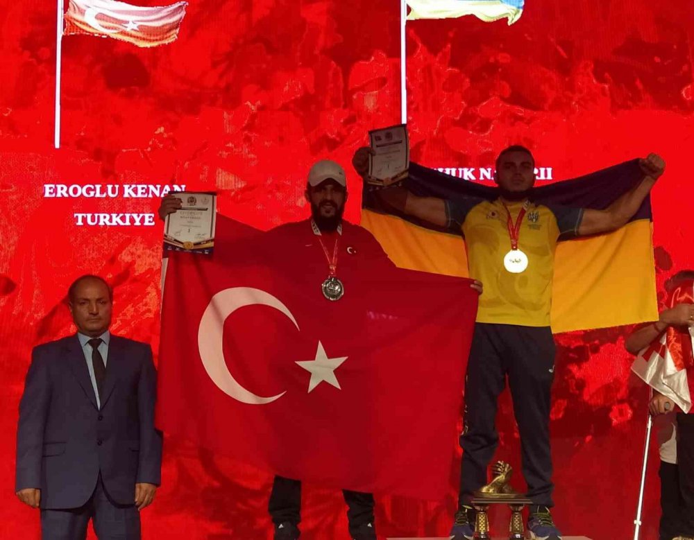 DÜNYA BİLEK GÜREŞİ ŞAMPİYONASI'NA KATILAN KAĞITSPOR'UN SPORCULARI 9 MADALYA KAZANDI