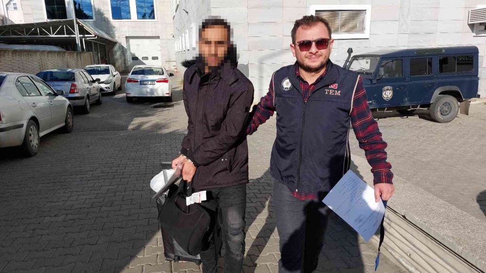 DEAŞ’IN ÇATIŞMA BÖLGESİNDE ÖRGÜT ÜYELERİNE GÖNDERİLEN PARA SAMSUN’DA ELE GEÇİRİLDİ: 3 GÖZALTI