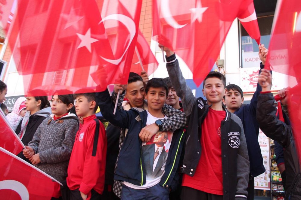 29 EKİM 1923'TE KURULAN CUMHURİYETİN 99. YILI TÜM YURTTA OLDUĞU GİBİ BAYBURT'TA DA COŞKUYLA KUTLANDI