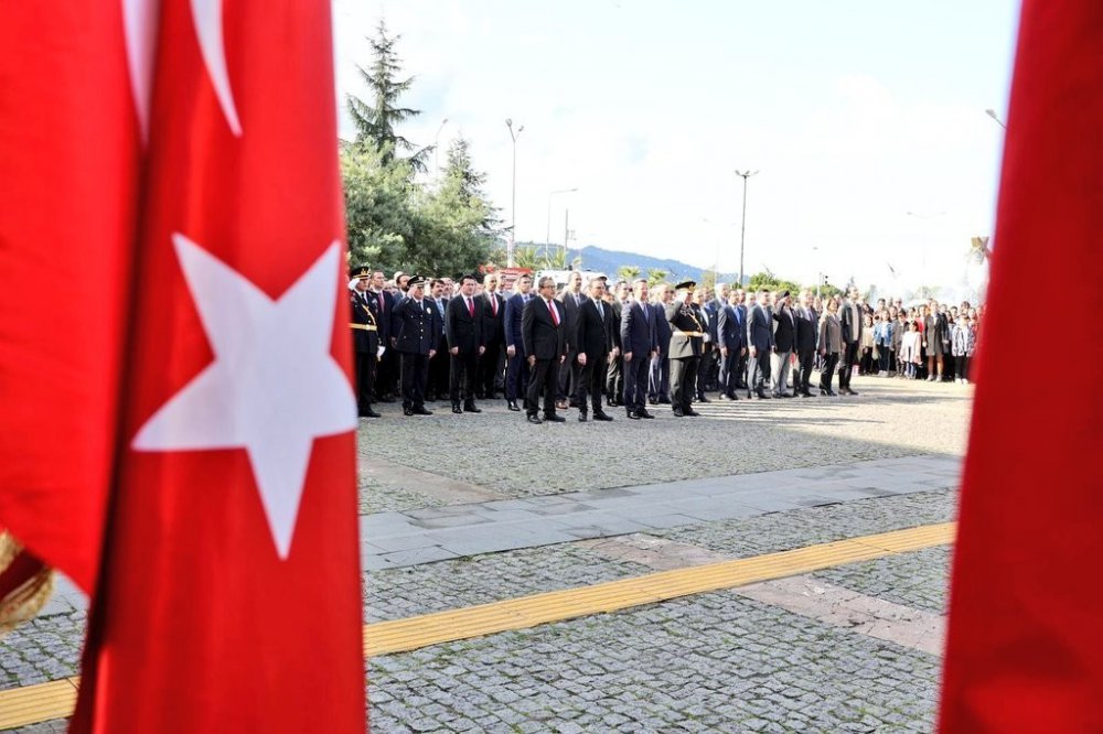 GİRESUN'DA 29 EKİM CUMHURİYET BAYRAMI'NIN 99. YIL DÖNÜMÜ GİRESUN VALİLİĞİ ÖNÜNDE DÜZENLENEN TÖRENLE KUTLANDI