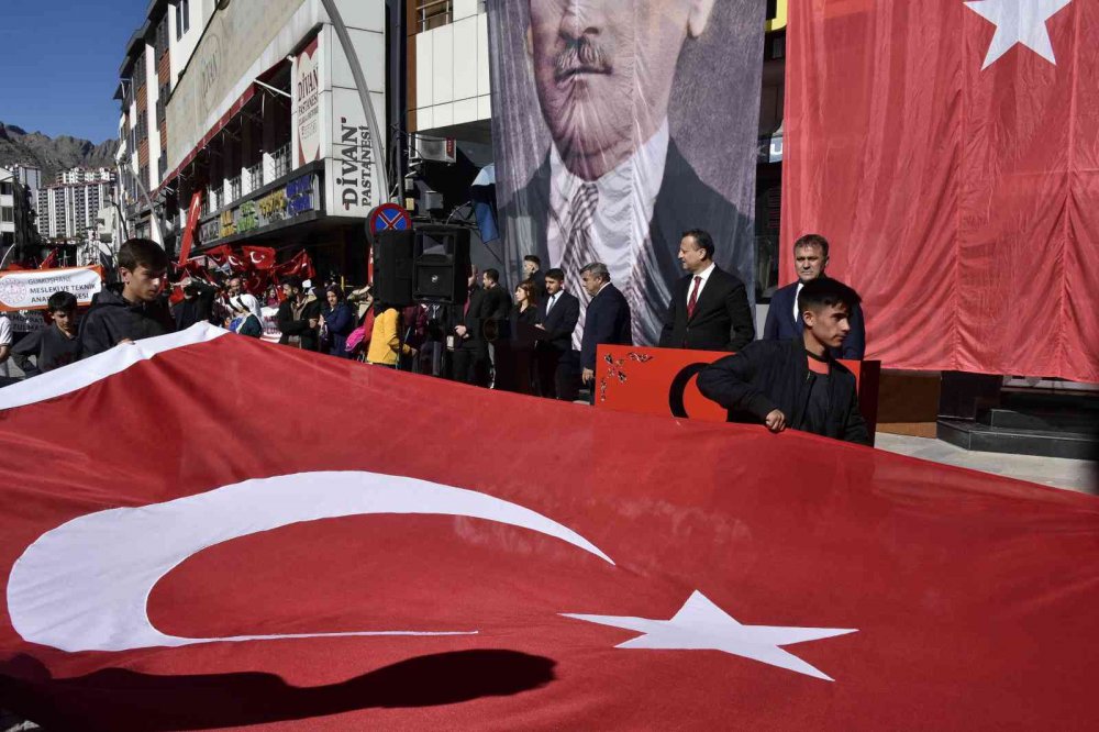 GÜMÜŞHANE'DE 29 EKİM CUMHURİYET BAYRAMI'NIN 99.YILDÖNÜMÜ DÜZENLENEN ÇEŞİTLİ PROGRAMLARLA KUTLANDI