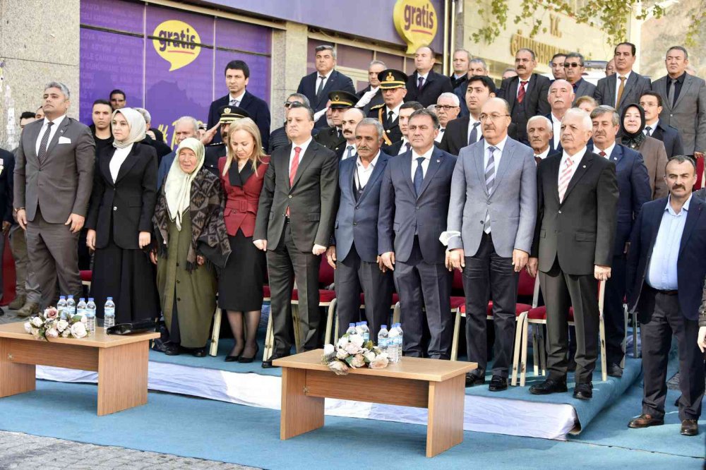 GÜMÜŞHANE'DE 29 EKİM CUMHURİYET BAYRAMI'NIN 99.YILDÖNÜMÜ DÜZENLENEN ÇEŞİTLİ PROGRAMLARLA KUTLANDI
