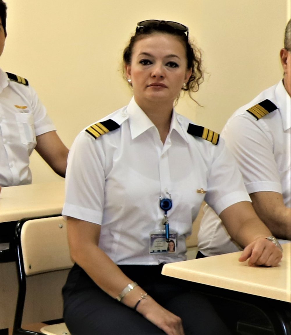 SAMSUN'DA ÖĞRETMEN PİLOT OLARAK GÖREV YAPAN GÖKSEL BURTE AÇIKGÖZ, İNSANLARIN İSTİKBALİNE HİZMET ETMENİN GURURUNU YAŞADIĞINI SÖYLEDİ
