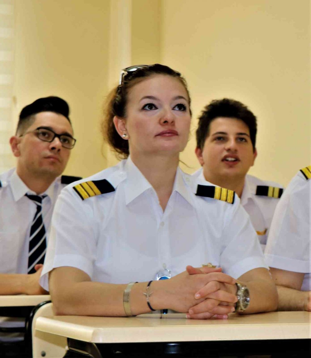 SAMSUN'DA ÖĞRETMEN PİLOT OLARAK GÖREV YAPAN GÖKSEL BURTE AÇIKGÖZ, İNSANLARIN İSTİKBALİNE HİZMET ETMENİN GURURUNU YAŞADIĞINI SÖYLEDİ