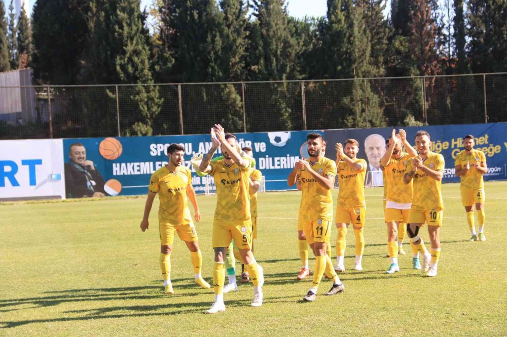 TFF 3. LİG 1. GRUP'TA MÜCADELE EDEN BELEDİYE DERİNCESPOR, 9. HAFTA KARŞILAŞMASINDA YENİ MERSİN İDMAN YURDU'NU KONUK ETTİ. KARŞILAŞMADA GOL SESİ ÇIKMADI. BELEDİYE DERİNCESPOR: 0 - YENİ MERSİN İDMAN YURDU: 0