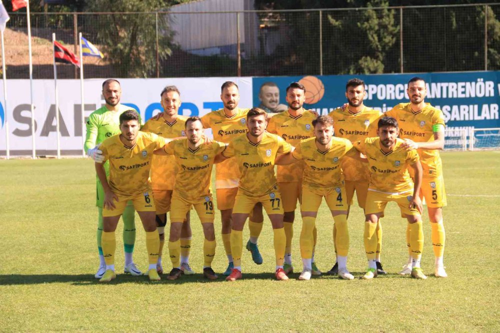 TFF 3. LİG 1. GRUP'TA MÜCADELE EDEN BELEDİYE DERİNCESPOR, 9. HAFTA KARŞILAŞMASINDA YENİ MERSİN İDMAN YURDU'NU KONUK ETTİ. KARŞILAŞMADA GOL SESİ ÇIKMADI. BELEDİYE DERİNCESPOR: 0 - YENİ MERSİN İDMAN YURDU: 0