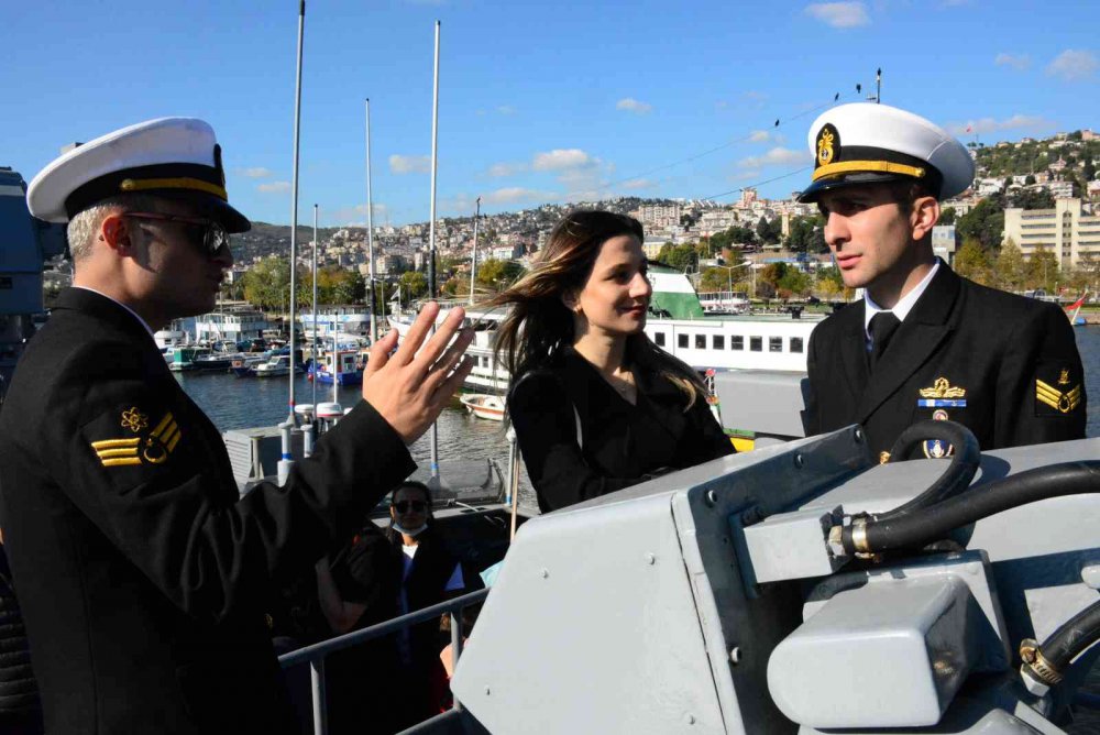 TÜRKİYE'NİN ÖNEMLİ HÜCUM BOTLARI ARASINDA YER ALAN TCG RÜZGAR, CUMHURİYET'İN 99. YILI ÇERÇEVESİNDE İZMİT YAT LİMANI'NDA VATANDAŞLARA KAPILARINI AÇTI