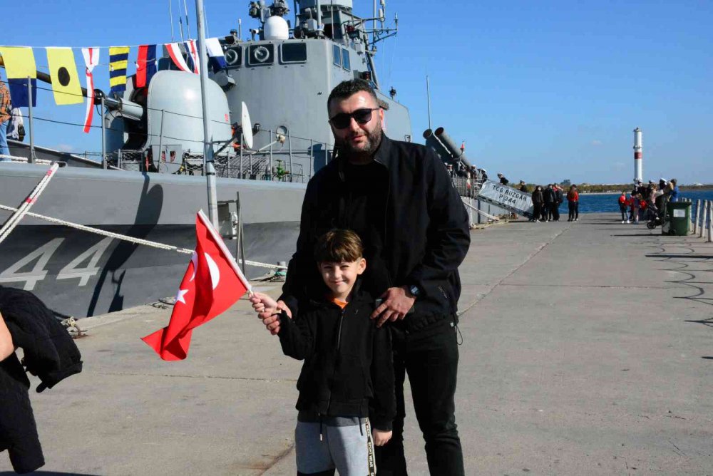 TÜRKİYE'NİN ÖNEMLİ HÜCUM BOTLARI ARASINDA YER ALAN TCG RÜZGAR, CUMHURİYET'İN 99. YILI ÇERÇEVESİNDE İZMİT YAT LİMANI'NDA VATANDAŞLARA KAPILARINI AÇTI
