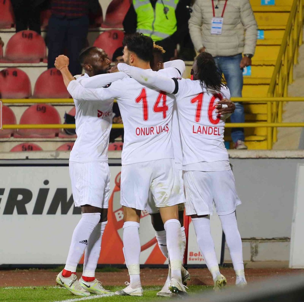 SPOR TOTO 1.LİG'İN 12.HAFTASINDA BOLU ATATÜRK STADYUMU'NDA OYNANAN MAÇTA BOLUSPOR , ADANASPOR'U 1 - 0 MAĞLUP ETTİ