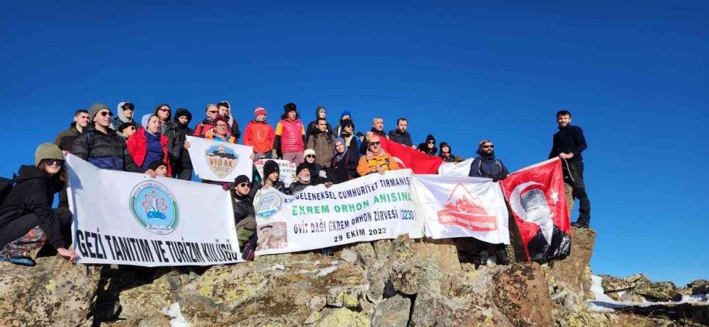 RİZE’DE CUMHURİYET BAYRAMI ETKİNLİĞİ ÇERÇEVESİNDE VERÇENDİK DAĞCILIK KULÜBÜ TARAFINDAN DÜZENLENEN GELENEKSEL OVİT ZİRVE TIRMANIŞI 17. KEZ YAPILDI