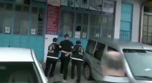 SAKARYA'DA EKİM AYI İÇERİSİNDE KESİNLEŞMİŞ HAPİS CEZASI BULUNAN 98, HIRSIZLIK OLAYINA KARIŞAN 41 ŞÜPHELİ YAKALANDI. KUMAR OYNATAN MEKANLARA İSE 165 BİN 662 LİRA PARA CEZASI KESİLDİ