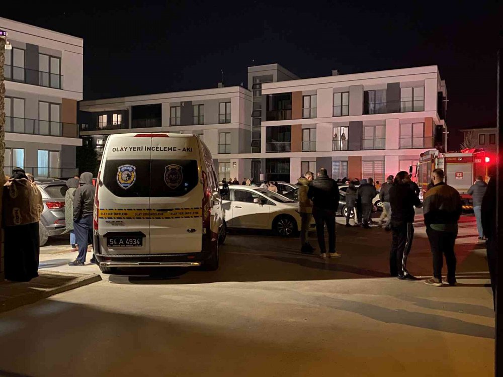 SAKARYA'NIN SERDİVAN İLÇESİNDE 6 AY ÖNCE AYRILDIĞI EŞİYLE SON KEZ GÖRÜŞTÜĞÜ ÖĞRENİLEN ADAMIN, EŞİNİN EVİNDE KENDİSİNİ YAKTIĞI İDDİA EDİLDİ