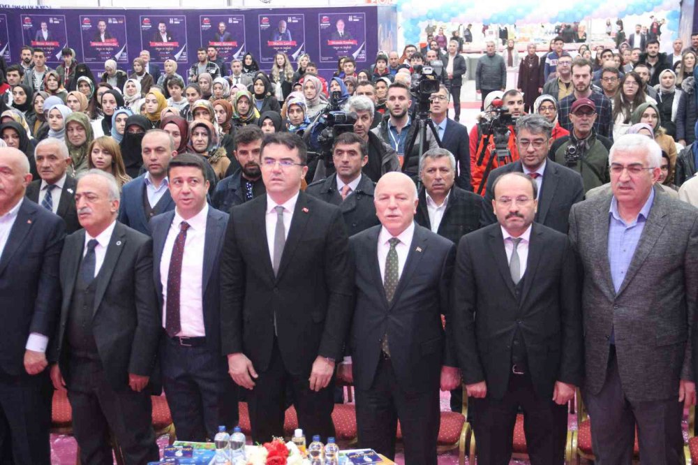 ERZURUM'DA DOĞU ANADOLU KİTAP FUARI ÜNLÜ YAZARLARIN DA KATILDIĞI TÖRENLE BAŞLADI