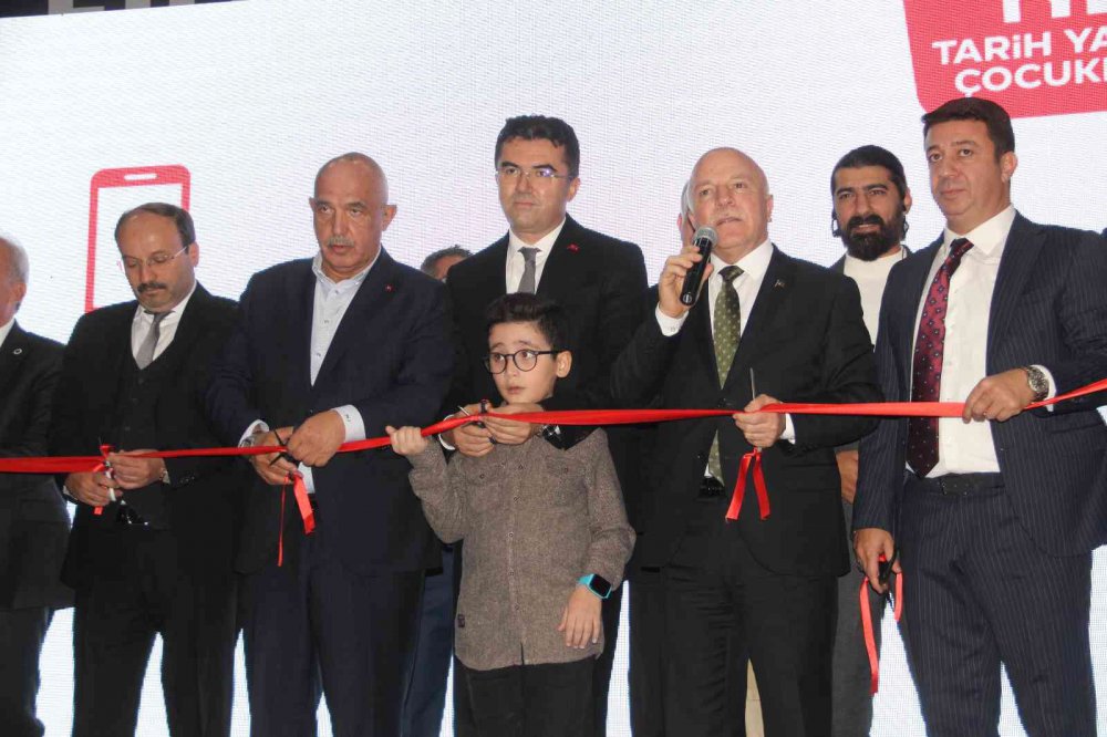 ERZURUM'DA DOĞU ANADOLU KİTAP FUARI ÜNLÜ YAZARLARIN DA KATILDIĞI TÖRENLE BAŞLADI