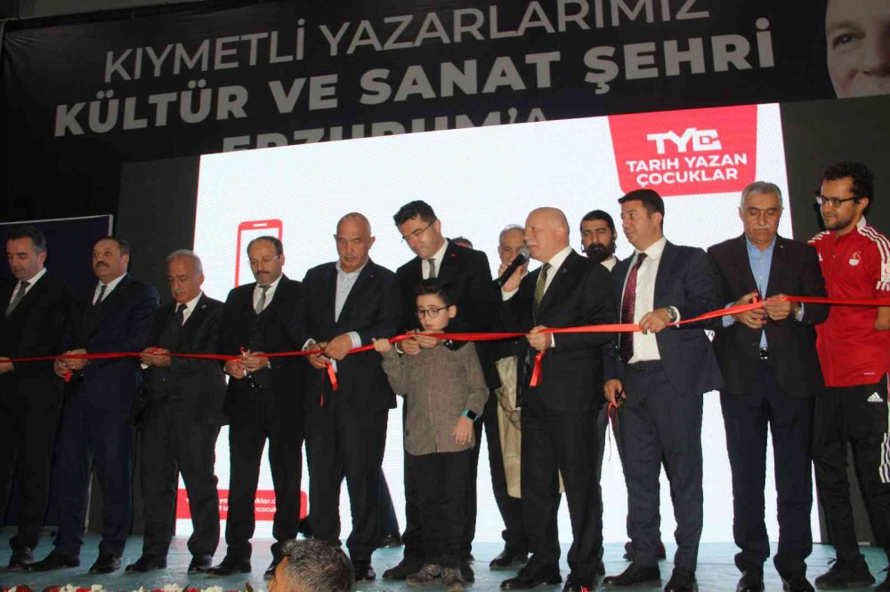 ERZURUM'DA DOĞU ANADOLU KİTAP FUARI ÜNLÜ YAZARLARIN DA KATILDIĞI TÖRENLE BAŞLADI