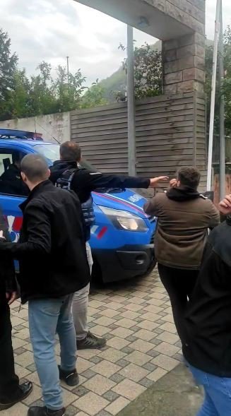 ARTVİN’DE POLİSİ VURAN ZANLIYI LİNÇTEN YİNE POLİS VE JANDARMA EKİPLERİ KURTARDI