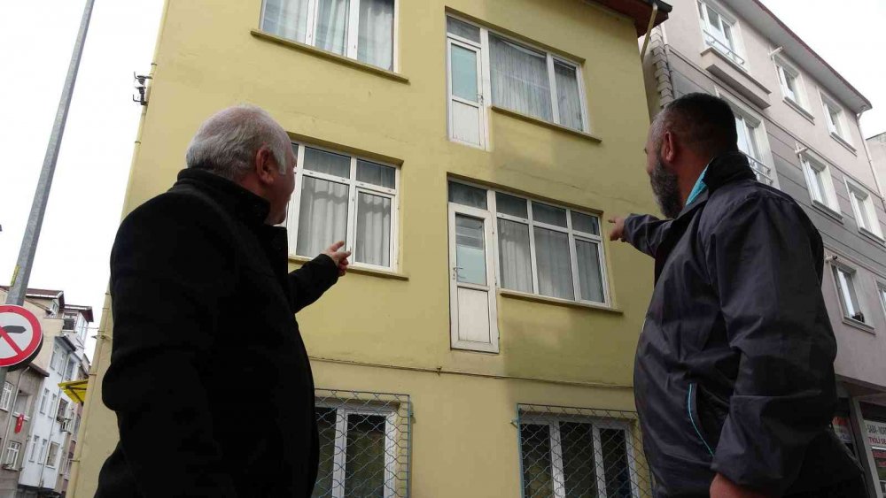 KARADENİZ FIKRASI GİBİ APARTMAN. ORDU'DA KARADENİZ FIKRASI GİBİ APARTMAN GÖRENLERİ ŞAŞKINA ÇEVİRİYOR. APARTMANDA BALKON KAPILARI VAR AMA BALKON YOK