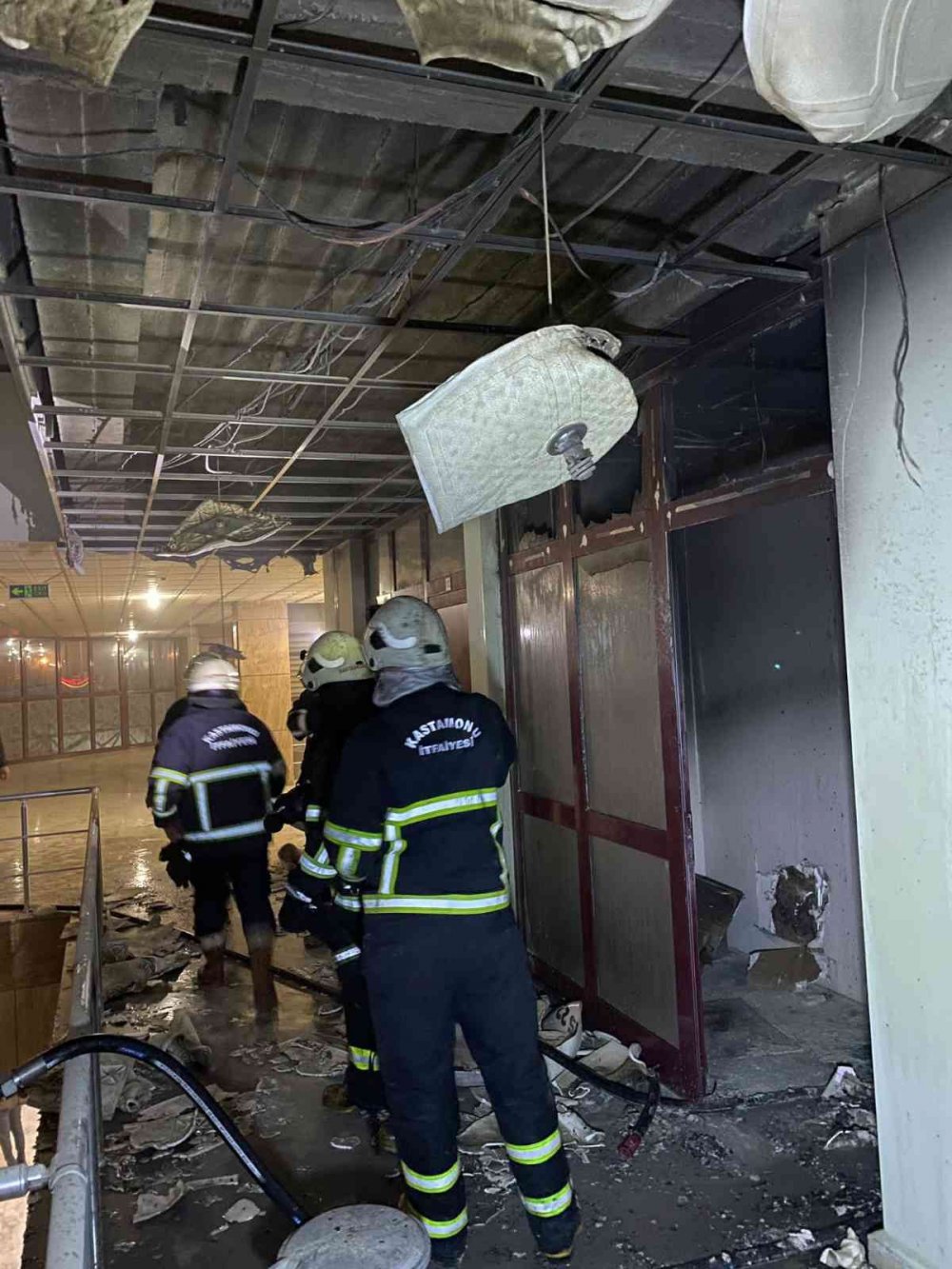 KASTAMONU'DA ALKOLLÜ OLDUĞU İÇİN OTOBÜSE ALINMAYAN HÜSNÜ G. , OTOBÜS TERMİNALİNİN PANSİYONUNU YAKTI